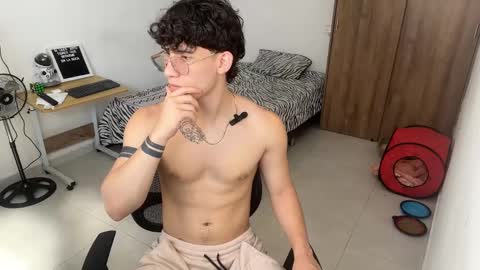 Snapshot of kisan_smith chatting on 01-12-25, 03:03 Kisan online show from 01-12-25, 03:03