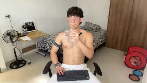 Snapshot of kisan_smith chatting on 01-13-25, 03:58 Kisan online show from 01-13-25, 03:58