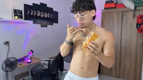 Snapshot of kisan_smith chatting on 09-23-25, 02:25 Kisan online show from 09-23-25, 02:25