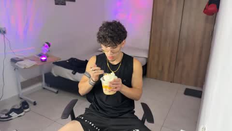 Snapshot of kisan_smith chatting on 11-11-25, 01:49 Kisan online show from 11-11-25, 01:49