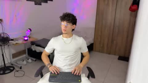 Snapshot of kisan_smith chatting on 11-14-25, 01:59 Kisan online show from 11-14-25, 01:59