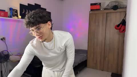 Snapshot of kisan_smith chatting on 11-21-25, 01:48 Kisan online show from 11-21-25, 01:48