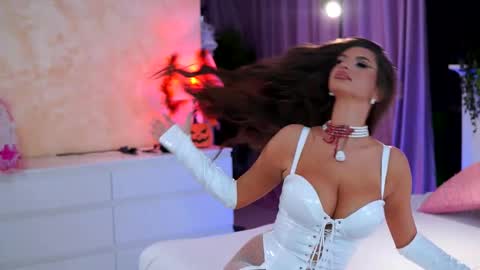 Kiss Jess online show from 10-31-25, 08:10