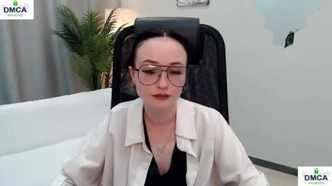 Snapshot of kiss_of_love_0 chatting on 06-10-26, 08:57 Louise online show from 06-10-26, 08:57
