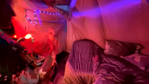 Snapshot of kissahsins chatting on 12-21-24, 09:58 Kissah Kreampuff online show from 12-21-24, 09:58