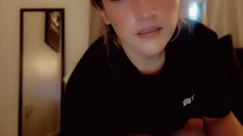 Snapshot of kissahsins chatting on 01-27-25, 03:18 Kissah Kreampuff online show from 01-27-25, 03:18