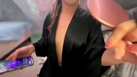 Snapshot of kissahsins chatting on 02-25-25, 09:24 Kissah Kreampuff online show from 02-25-25, 09:24