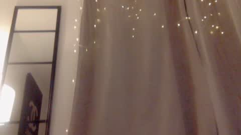 Snapshot of kissahsins chatting on 09-13-25, 03:28 Kissah Kreampuff online show from 09-13-25, 03:28