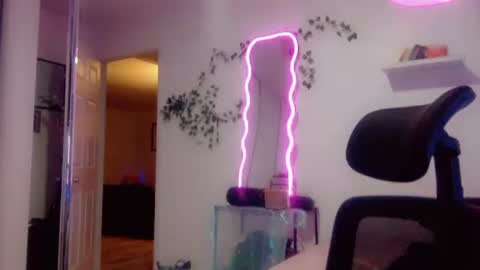 Snapshot of kissahsins chatting on 10-13-25, 06:46 Kissah Kreampuff online show from 10-13-25, 06:46