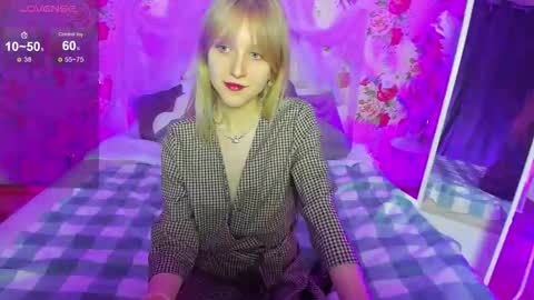 Snapshot of kisschristie__ chatting on 11-12-25, 06:19 christie online show from 11-12-25, 06:19