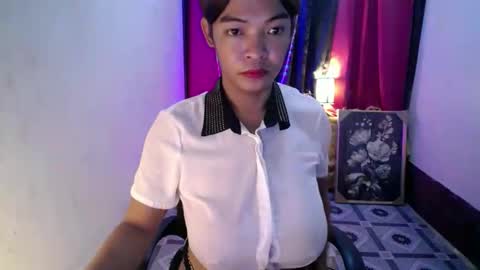 Snapshot of kisses_asian143 chatting on 11-12-25, 09:32 VICTORIA online show from 11-12-25, 09:32