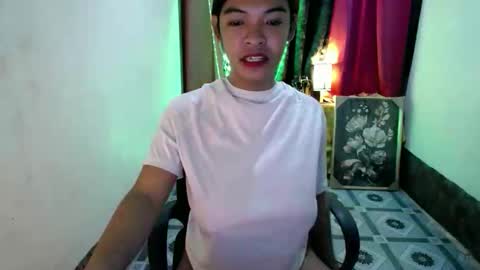 Snapshot of kisses_asian143 chatting on 11-12-25, 10:30 VICTORIA online show from 11-12-25, 10:30