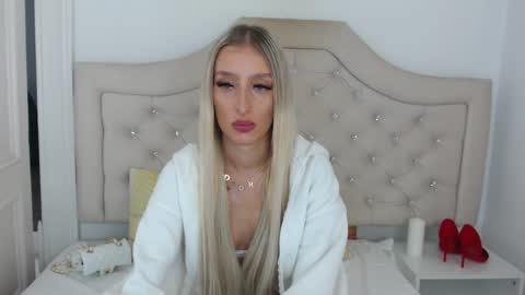 Snapshot of kissnatalie chatting on 09-17-25, 06:48 Natalie online show from 09-17-25, 06:48