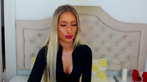 Snapshot of kissnatalie chatting on 11-14-25, 10:14 Natalie online show from 11-14-25, 10:14