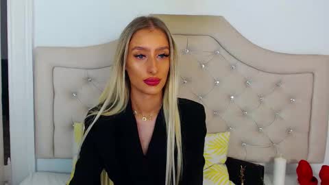 Snapshot of kissnatalie chatting on 11-15-25, 10:01 Natalie online show from 11-15-25, 10:01