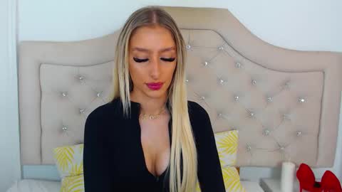 Snapshot of kissnatalie chatting on 11-21-25, 09:52 Natalie online show from 11-21-25, 09:52