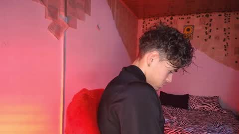 Snapshot of kisstarxxx chatting on 09-13-25, 03:28 Helena and Brad online show from 09-13-25, 03:28