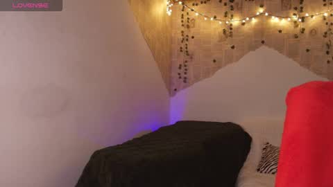 Snapshot of kisstarxxx chatting on 11-22-25, 03:16 Helena and Brad online show from 11-22-25, 03:16