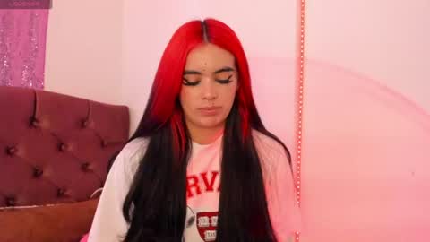 Snapshot of kit_kat_10 chatting on 06-12-26, 07:35 Lily online show from 06-12-26, 07:35