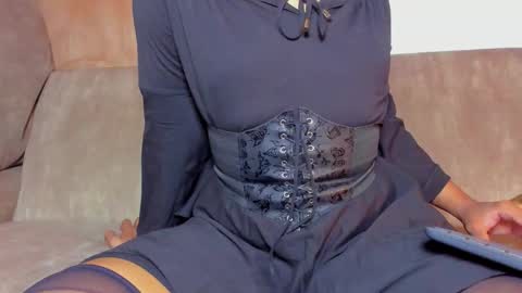 Snapshot of kitsune_zama chatting on 11-05-25, 01:33 Kitsune-sama online show from 11-05-25, 01:33