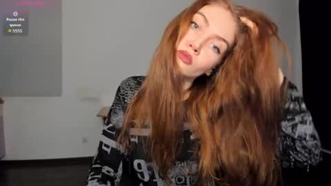 Snapshot of kitsunemoon chatting on 09-24-25, 10:24 Kitsune online show from 09-24-25, 10:24