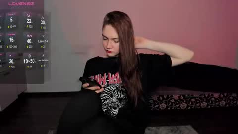 Snapshot of kitsunemoon chatting on 02-12-26, 09:43 Kitsune online show from 02-12-26, 09:43