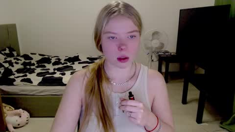 Jennyblonde and Emmabrunette online show from 12-08-24, 06:06