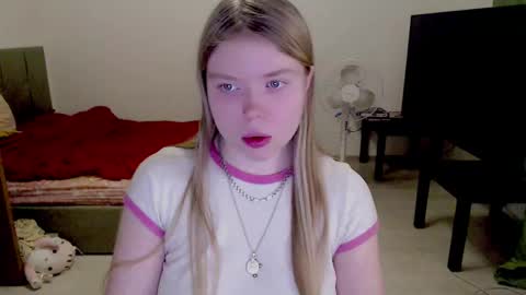 Jennyblonde and Emmabrunette online show from 02-07-25, 07:59