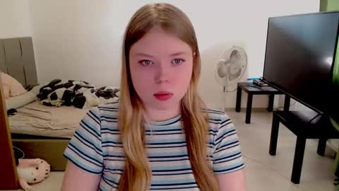 Jennyblonde and Emmabrunette online show from 09-30-25, 11:37
