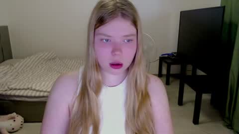 Jennyblonde and Emmabrunette online show from 07-06-26, 03:03