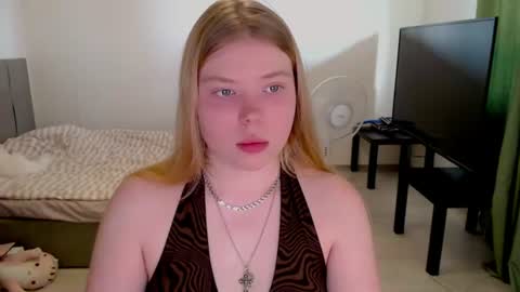 Jennyblonde and Emmabrunette online show from 07-19-26, 01:48