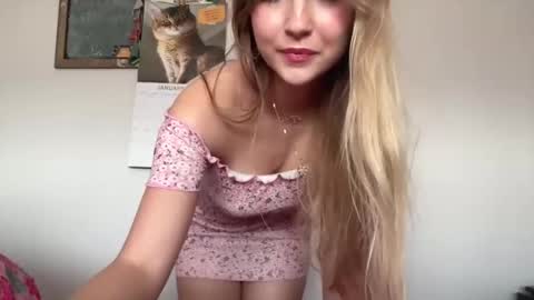 Snapshot of kittengirlxo chatting on 12-28-24, 05:02 kittengirlxo online show from 12-28-24, 05:02