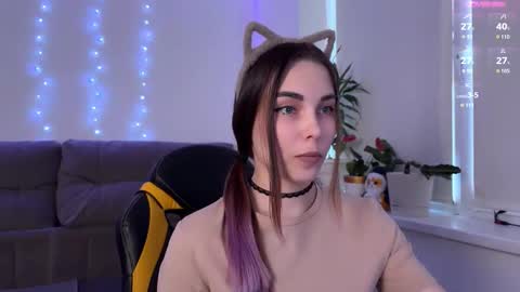 Snapshot of kittie_bear chatting on 11-25-25, 07:08 Veronica online show from 11-25-25, 07:08