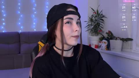 Snapshot of kittie_bear chatting on 12-04-25, 01:59 Veronica online show from 12-04-25, 01:59