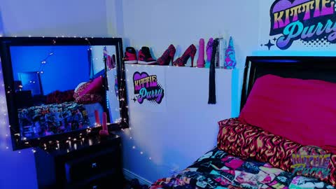 Snapshot of kittiepurry chatting on 01-08-25, 05:16 Kittie Purry online show from 01-08-25, 05:16