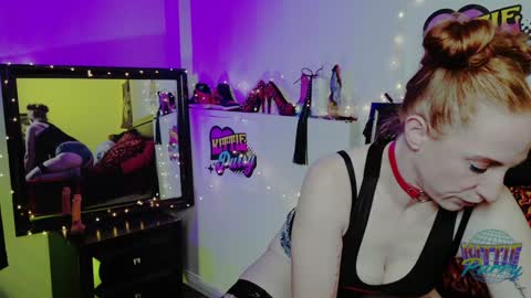 Snapshot of kittiepurry chatting on 01-15-25, 04:36 Kittie Purry online show from 01-15-25, 04:36