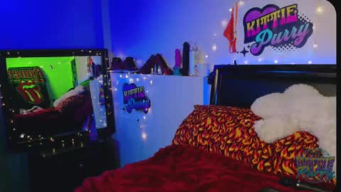 Snapshot of kittiepurry chatting on 02-16-25, 06:54 Kittie Purry online show from 02-16-25, 06:54