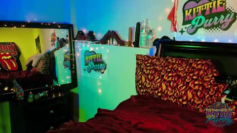 Snapshot of kittiepurry chatting on 03-07-25, 07:19 Kittie Purry online show from 03-07-25, 07:19