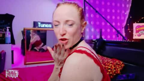 Snapshot of kittiepurry chatting on 09-10-25, 02:44 Kittie Purry online show from 09-10-25, 02:44