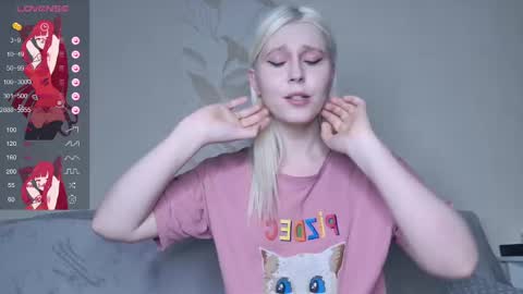 Snapshot of kitty_dora chatting on 03-07-25, 01:29 Evelyn online show from 03-07-25, 01:29