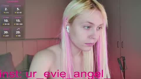 Evelyn online show from 03-19-26, 03:05