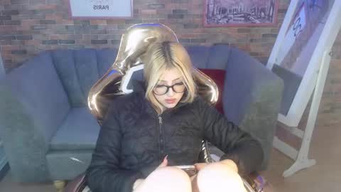 Snapshot of kitty_fox_b chatting on 03-07-25, 03:49 kitty_fox_b online show from 03-07-25, 03:49