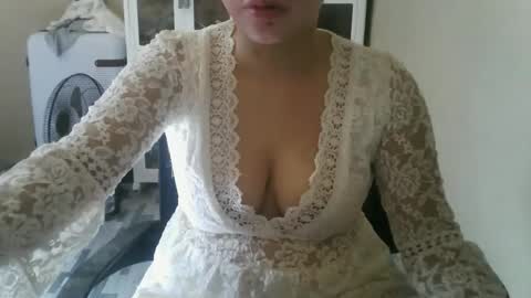 Snapshot of kitty_fussy chatting on 10-23-25, 12:32 kitty_fussy online show from 10-23-25, 12:32