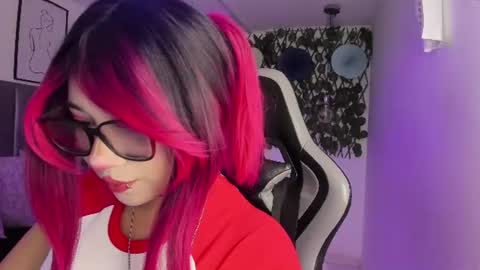Snapshot of kitty_gang chatting on 06-16-26, 01:30 Camila online show from 06-16-26, 01:30