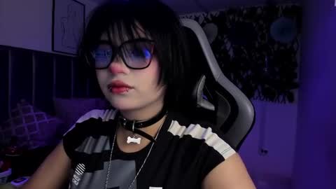 Snapshot of kitty_gang chatting on 06-17-26, 01:30 Camila online show from 06-17-26, 01:30