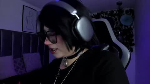 Snapshot of kitty_gang chatting on 06-27-26, 06:35 Camila online show from 06-27-26, 06:35