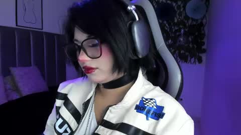 Snapshot of kitty_gang chatting on 07-11-26, 02:03 Camila online show from 07-11-26, 02:03