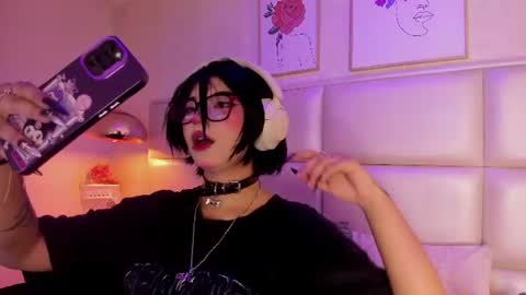 Snapshot of kitty_gang chatting on 07-17-26, 12:50 Camila online show from 07-17-26, 12:50