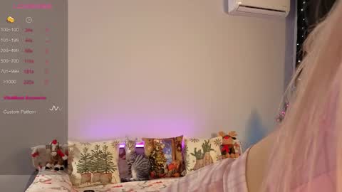 Snapshot of kitty_katy_pears chatting on 12-17-25, 01:28 Katy online show from 12-17-25, 01:28