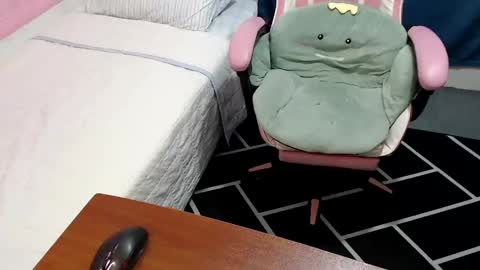 Snapshot of kitty_kity chatting on 02-13-25, 06:30 Kate online show from 02-13-25, 06:30